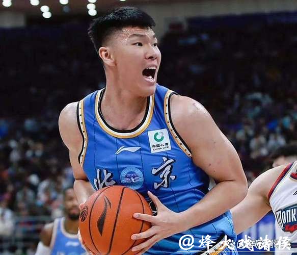 范子铭:赛前压力巨大 第四节拼抢篮板更多靠本能驱动 范子铭:赛前压力巨大 第四节拼抢篮板更多靠本能驱动